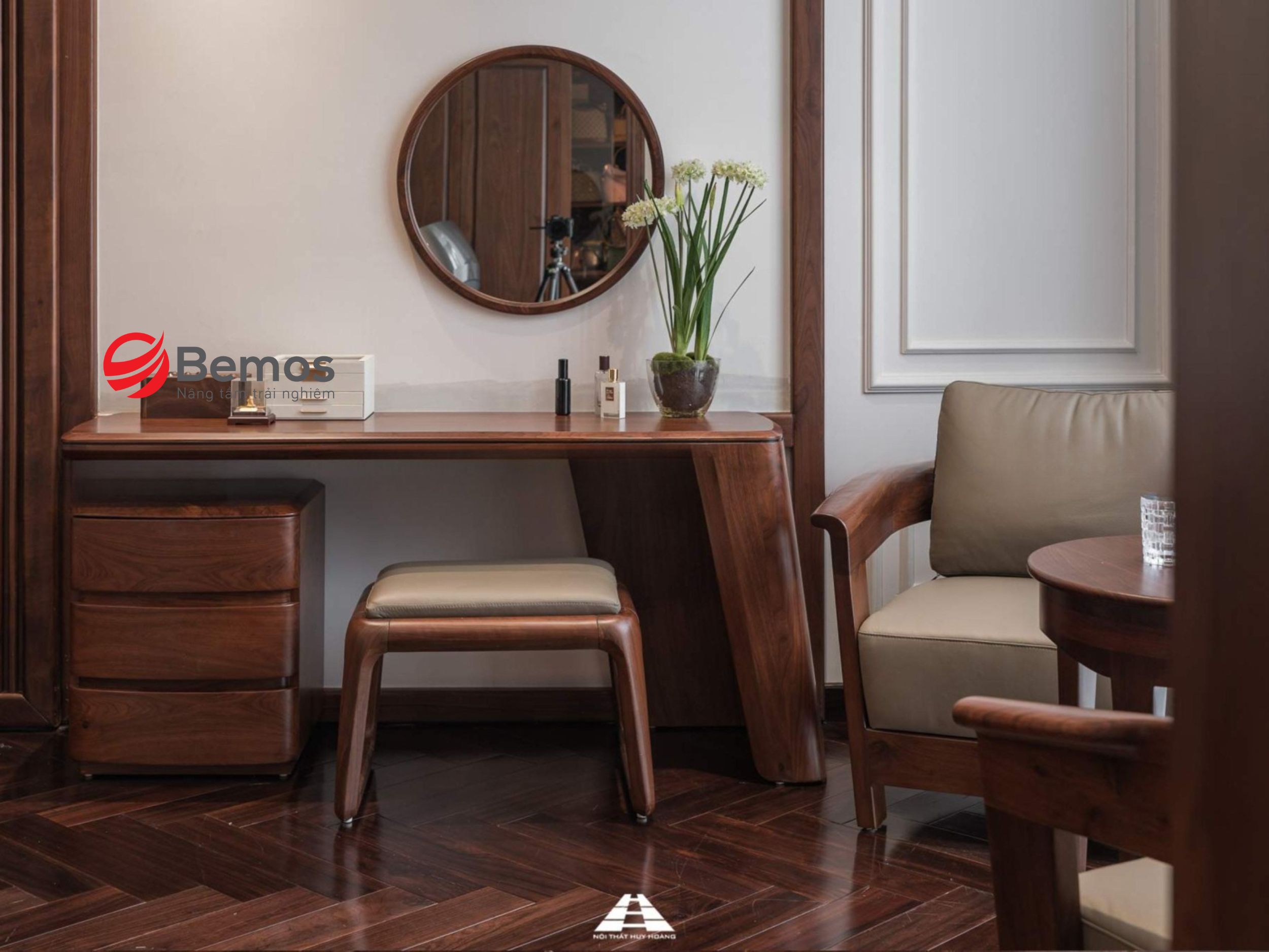 Bàn Phấn Thông Minh - Giải Pháp Hoàn Hảo Cho Không Gian Sống Hiện Đại