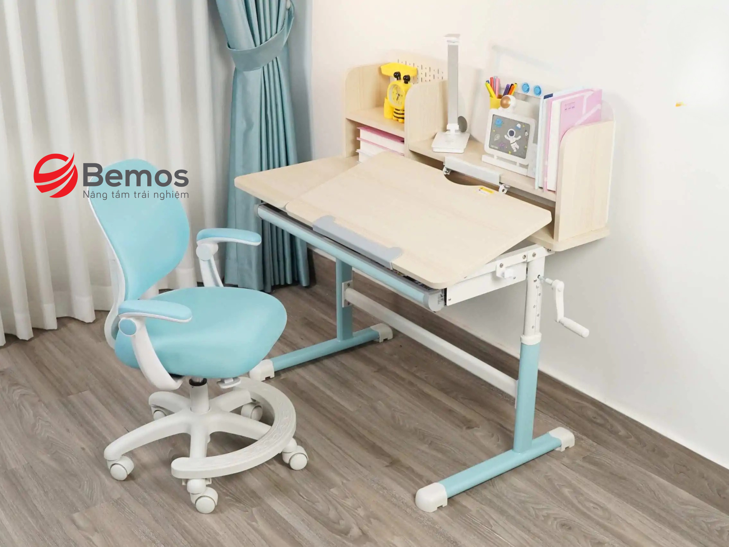 ghe-ngoi-hoc-cho-be-lop-2