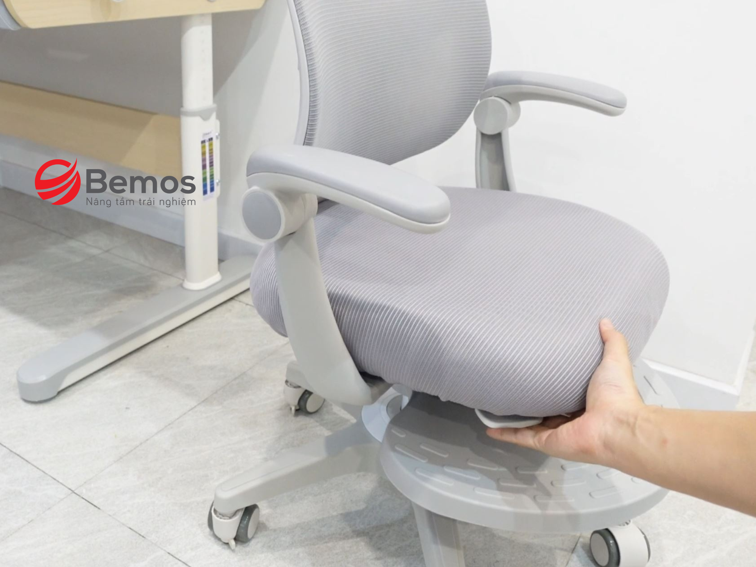 ghe-ngoi-hoc-cho-be-lop-3