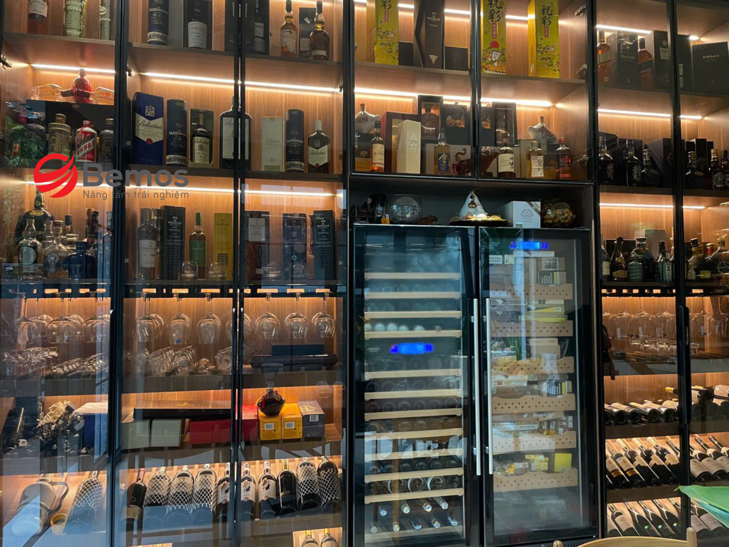 Hướng Dẫn Lắp Đặt Tủ Rượu Âm Tường Bằng Kính Chuẩn Xác