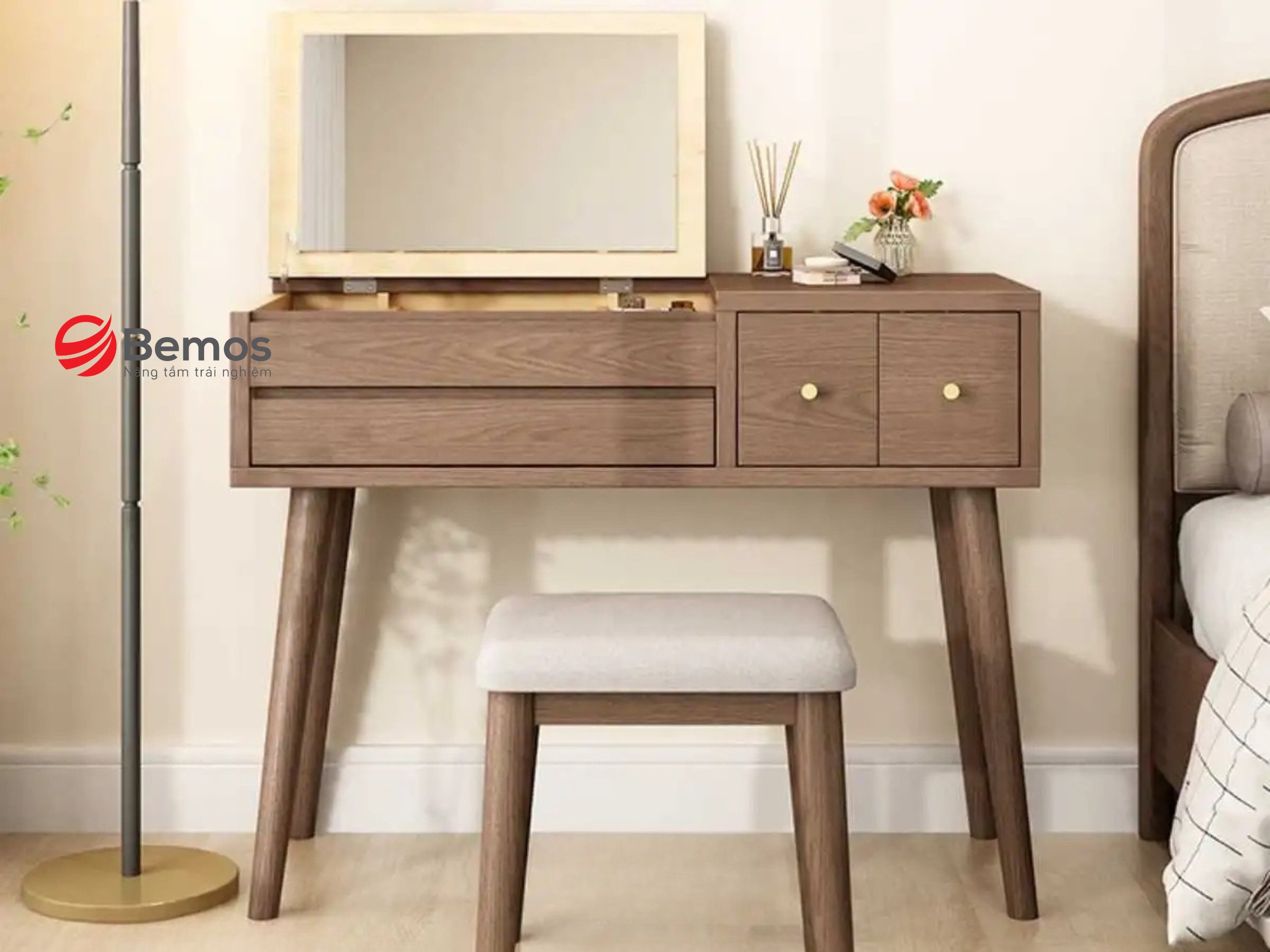 ban-trang-diem-guong-gap-1