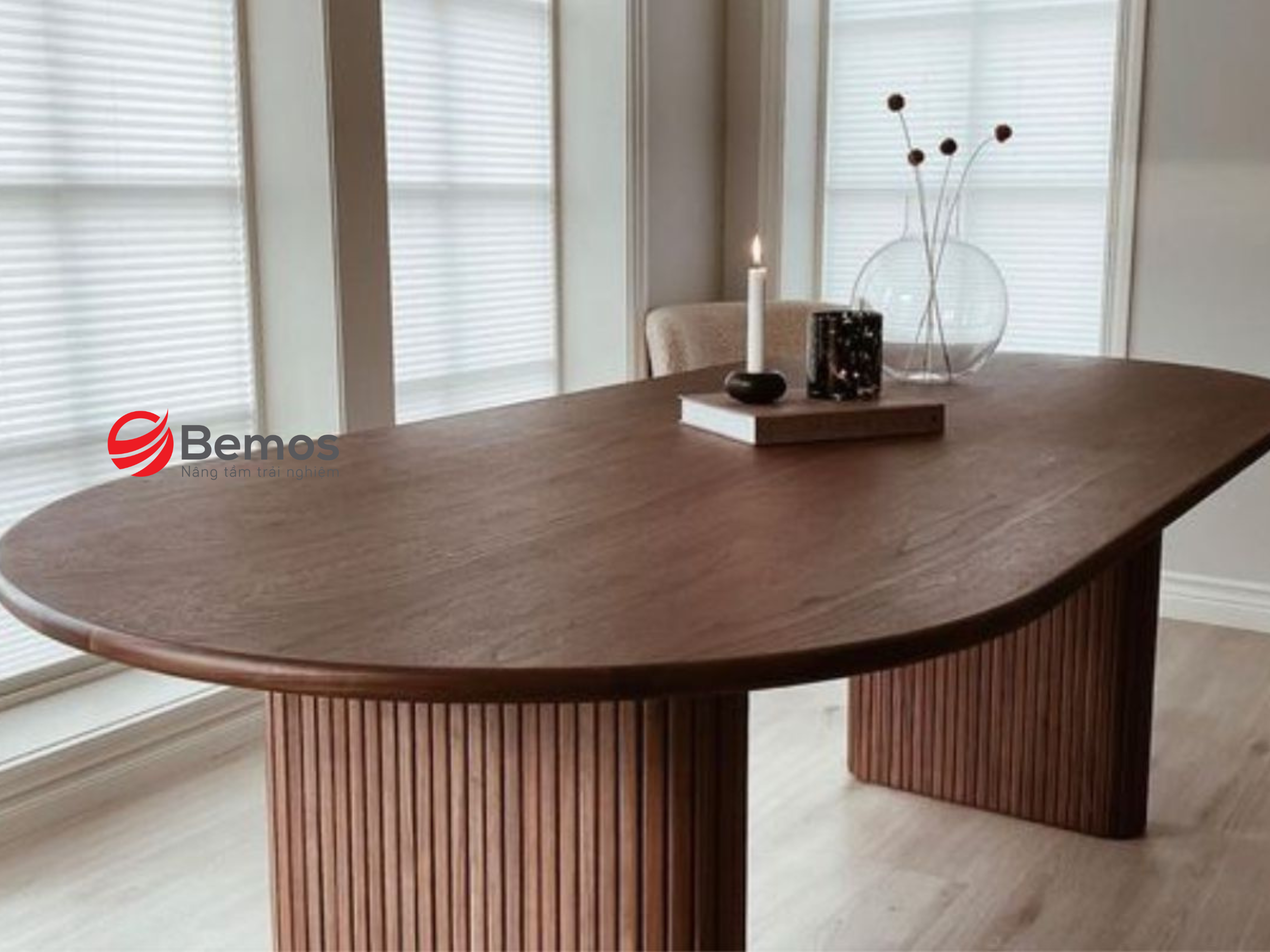 Bàn Bầu Dục Lựa Chọn Hoàn Hảo Cho Không Gian Nội Thất Hiện Đại