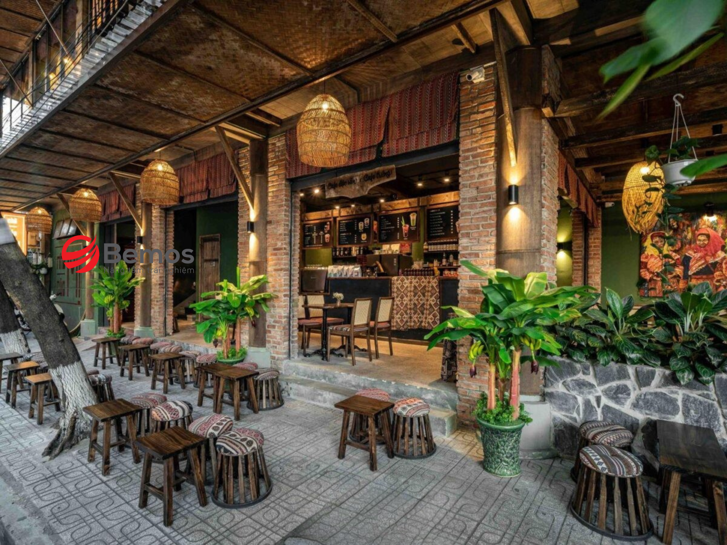 Ghế Đẩu Cà Phê – Biến Góc Vỉa Hè Hà Nội Thành “Ổ Sống Ảo” 