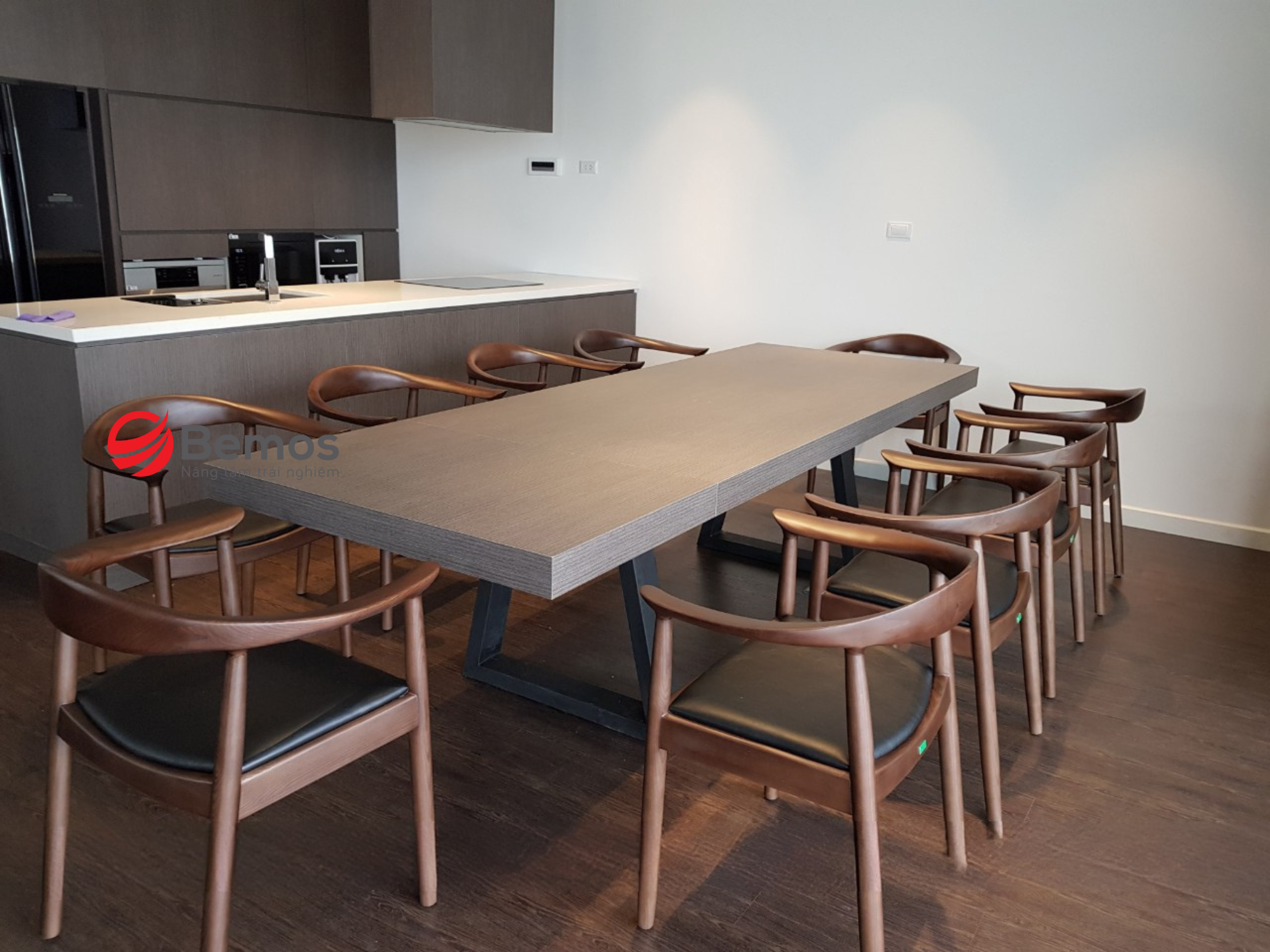 20+ Mẫu Ghế Gỗ Có Tay Vịn Sang Trọng 2025