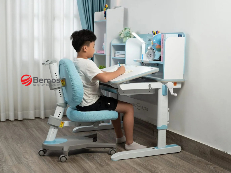 Bàn Học Cho Bé Lớp 1 Giá Rẻ: Cách Chọn Đúng, Tránh Hối Hận Sau 3 Tháng