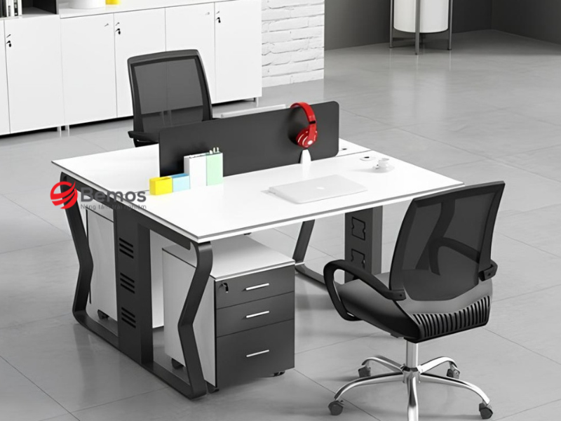 Bàn Vuông Chân Sắt - Ứng Dụng Ít Được Biết Đến