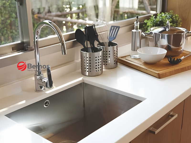 Cách khử mùi ẩm mốc trong tủ bếp hiệu quả
