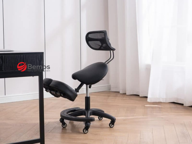 Hướng dẫn điều chỉnh ghế chống đau lưng cho dân văn phòng
