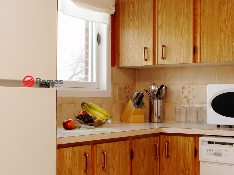 Tủ bếp gỗ cao su - Độ bền và những điều cần biết trước khi đặt hàng