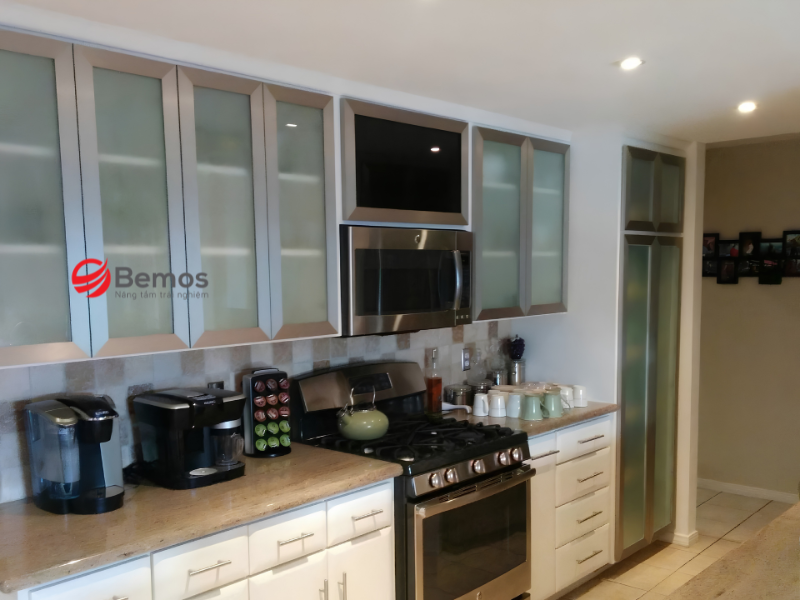Tủ bếp treo tường nhôm kính