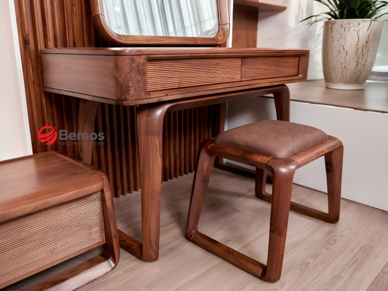 Bàn phấn gỗ sồi Nga - Ưu nhược điểm và phong cách phù hợp 2026