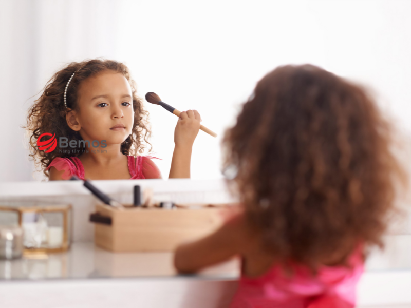 Bàn Phấn Trẻ Em - 5 Tiêu Chí An Toàn Bố Mẹ Cần Kiểm Tra Trước Khi Mua
