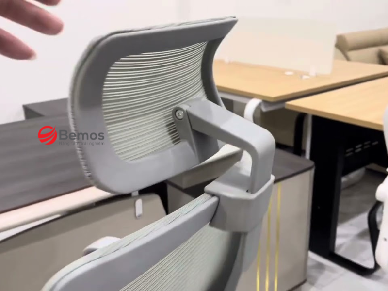 Phân biệt ghế xoay lưới tựa đầu là gì với ghế da