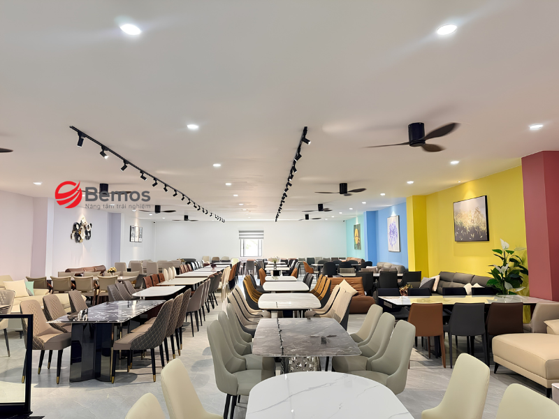 Lỗi phổ biến trong đặt gia công bàn ghế cho showroom