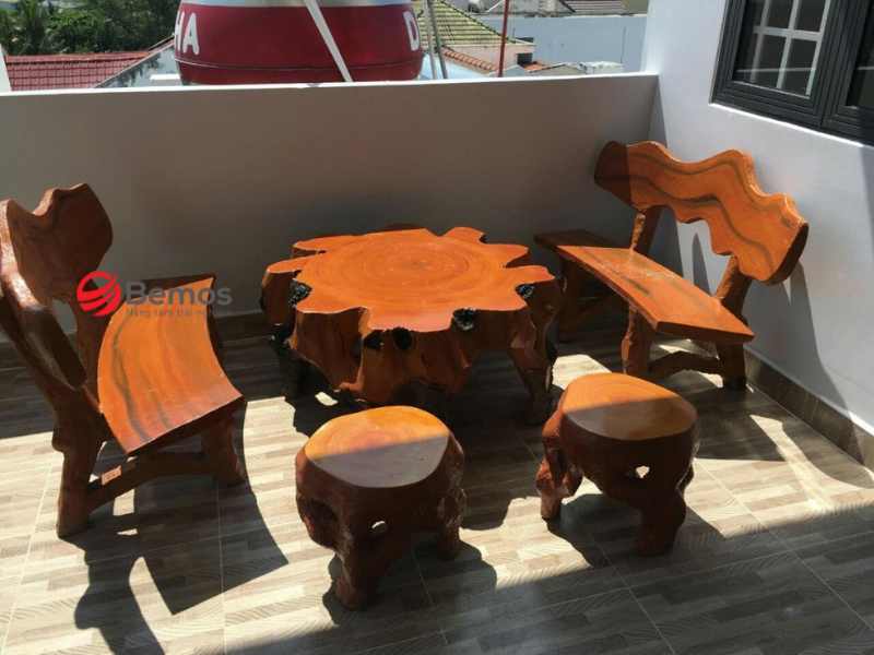 Xu hướng bàn ghế đá giả gỗ 2026 - Tại sao vẫn 